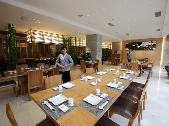 荣荣大酒店主图