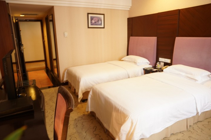 雄飞假日酒店主图