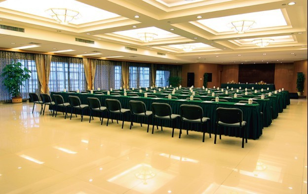 雷达森大酒店主图