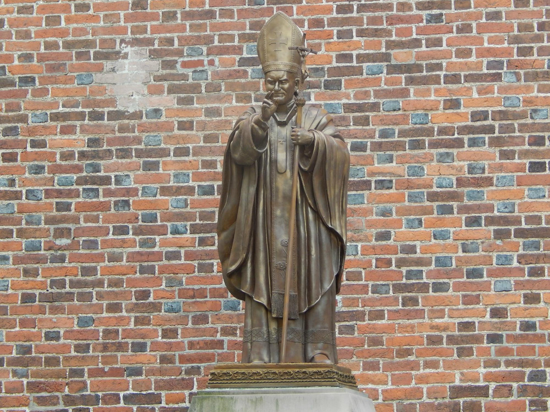 Sambir旅游景点-Pope John Paul II Monument