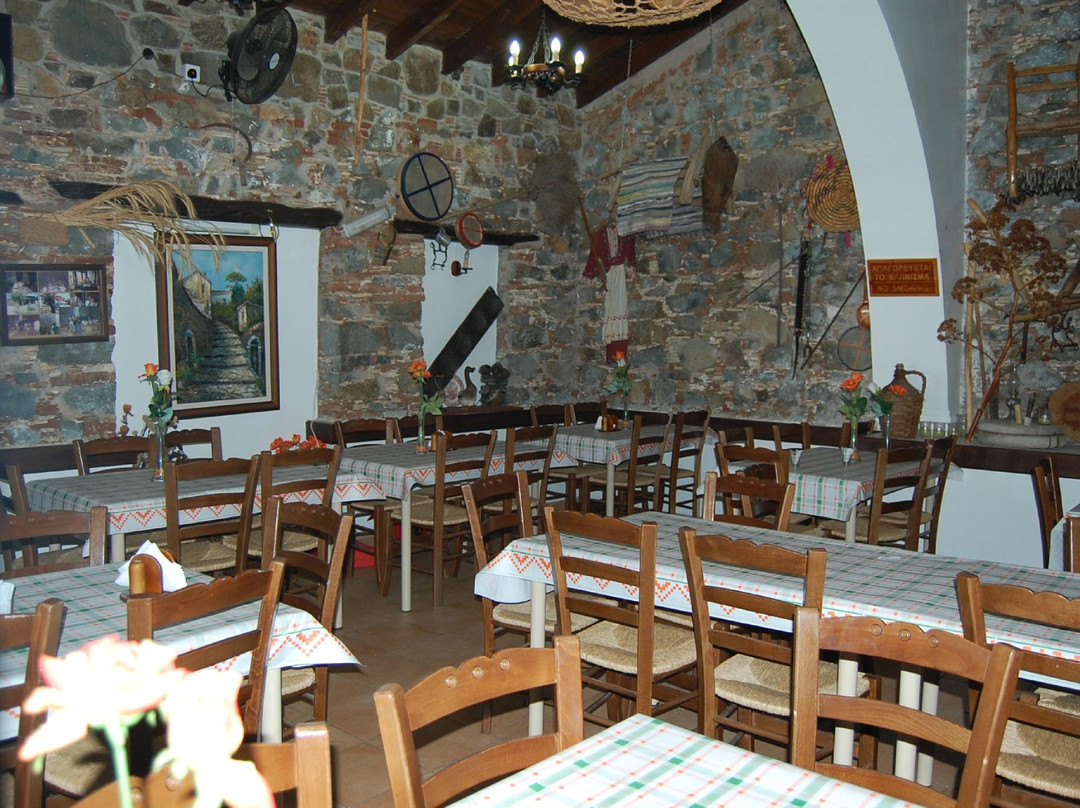 Lythrodontas餐馆和美食-Taverna Vavatsinia