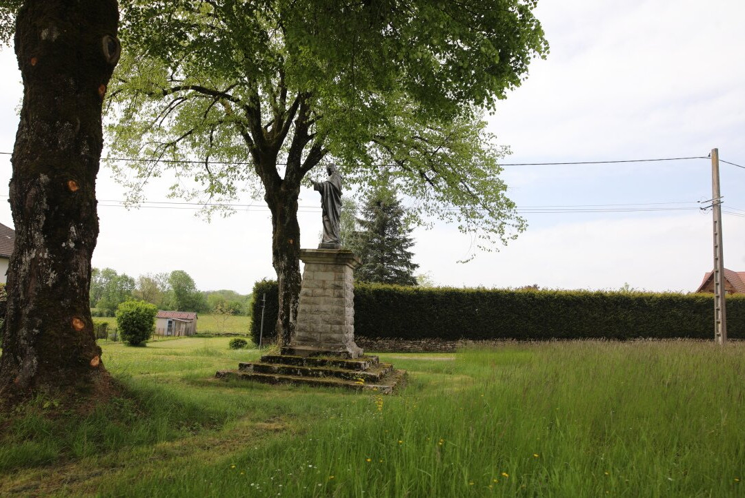 Statue Sacré-Cœur de Jésus à La Marre-La Marre必去景点