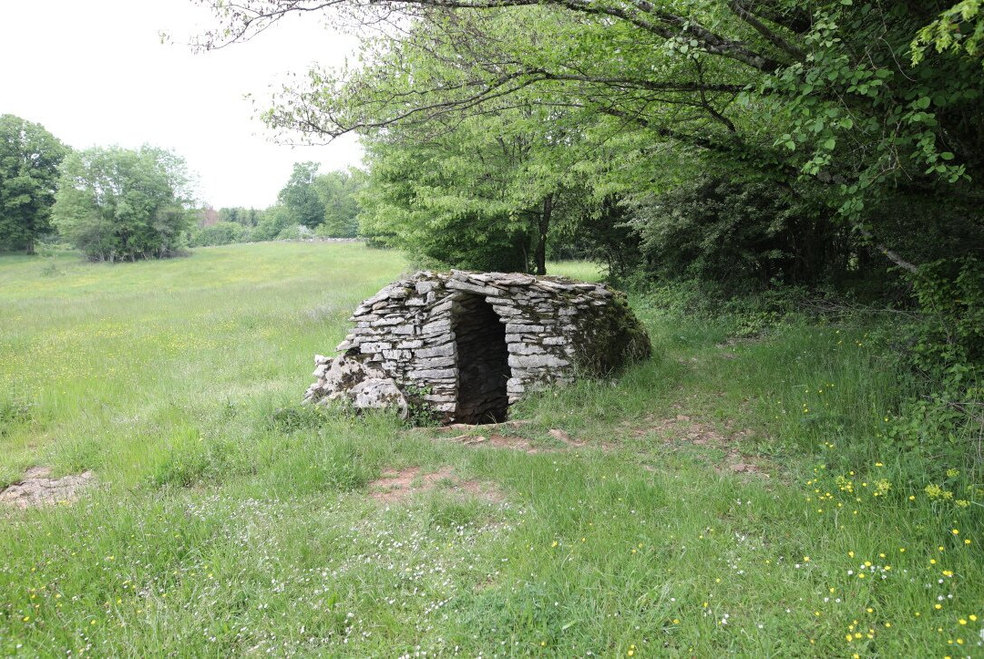 Sentier des pierres séches-La Marre必去景点