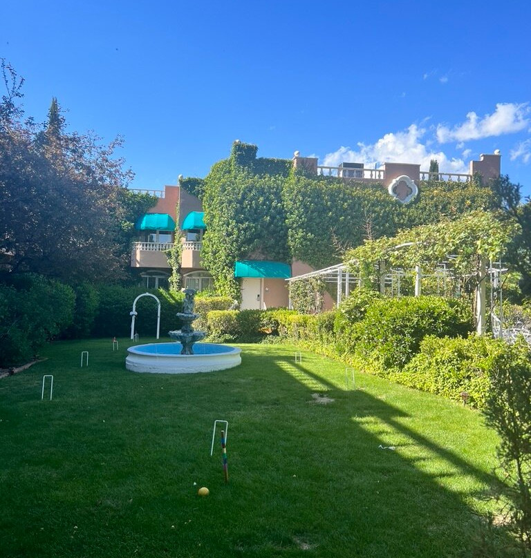 The Forest Villas Hotel主图