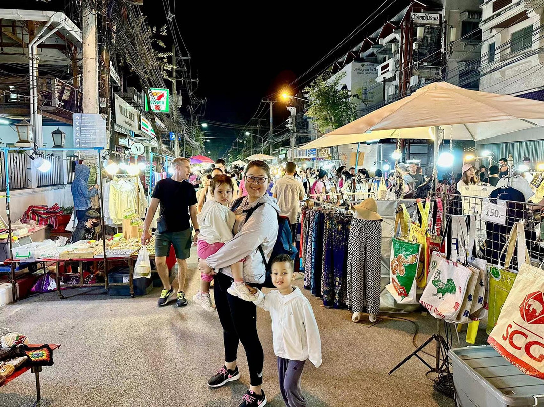 周日夜市(周日步行街)－塔佩门-清迈府必去景点