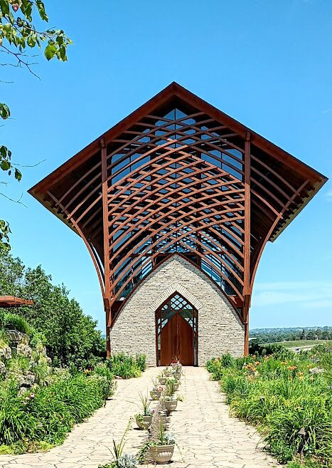 Holy Family Shrine-Gretna必去景点
