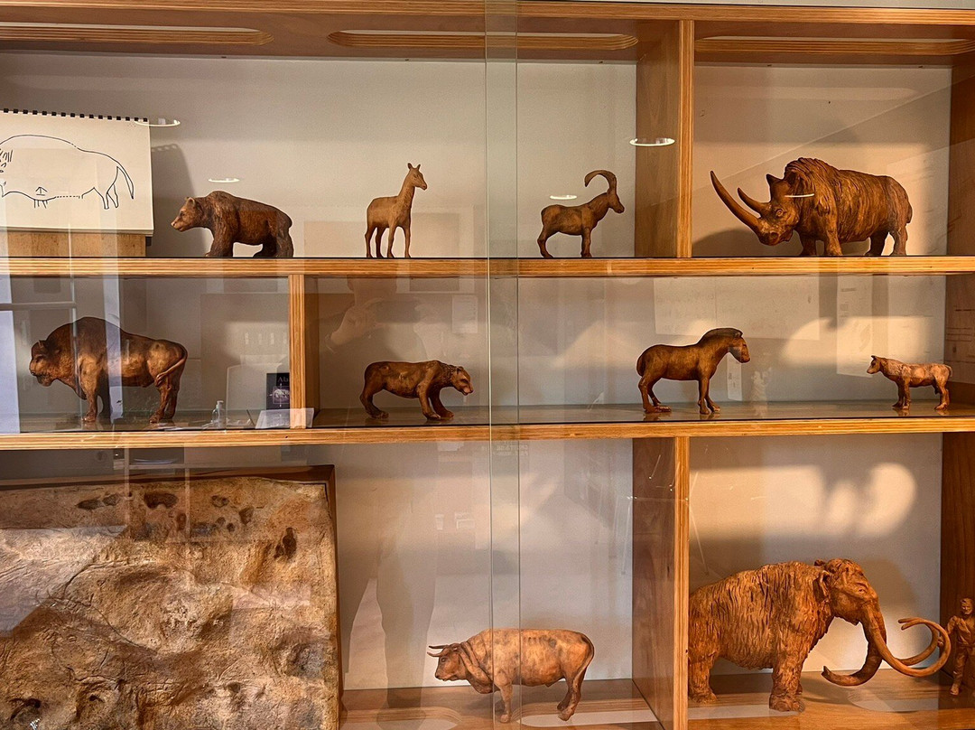 Grotte Des Combarelles景点图片