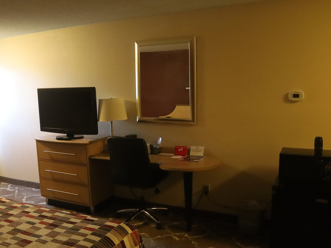 西雅图机场红屋顶客栈酒店主图