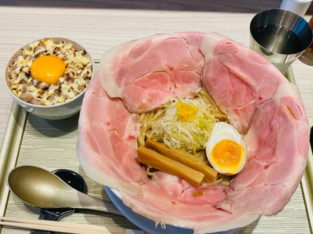 醤油らーめん ピース豊中店