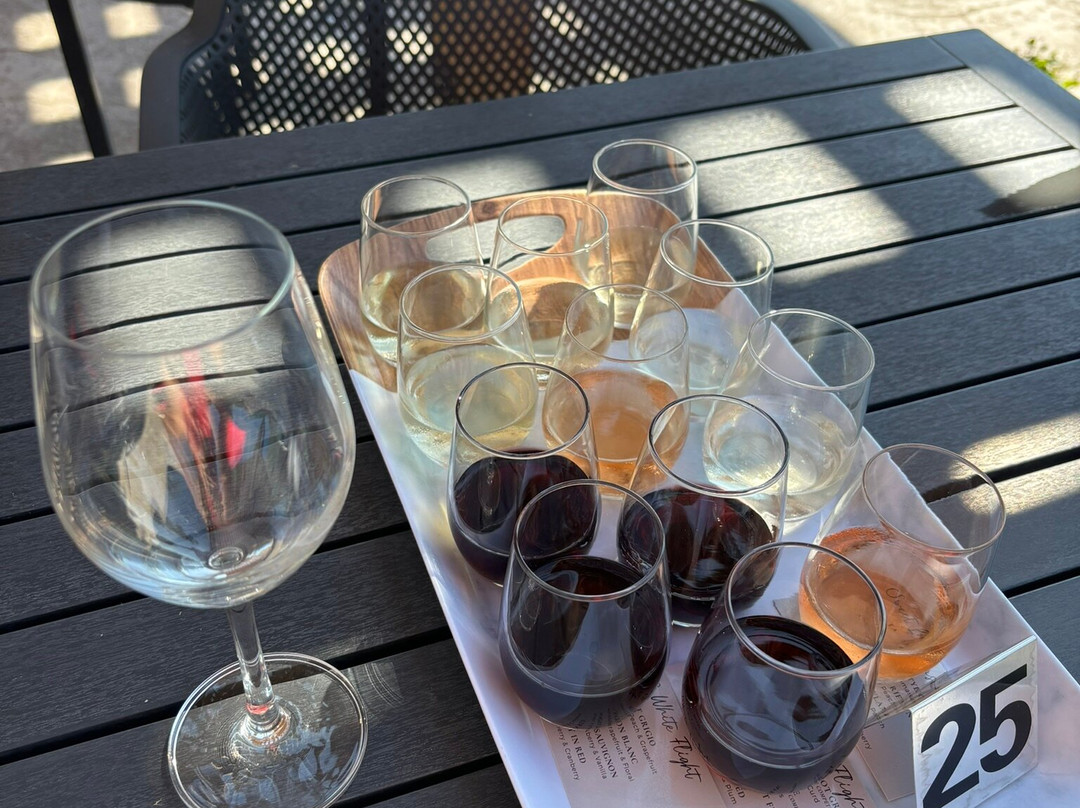 Sprucewood Shores Estate Winery-Harrow必去景点