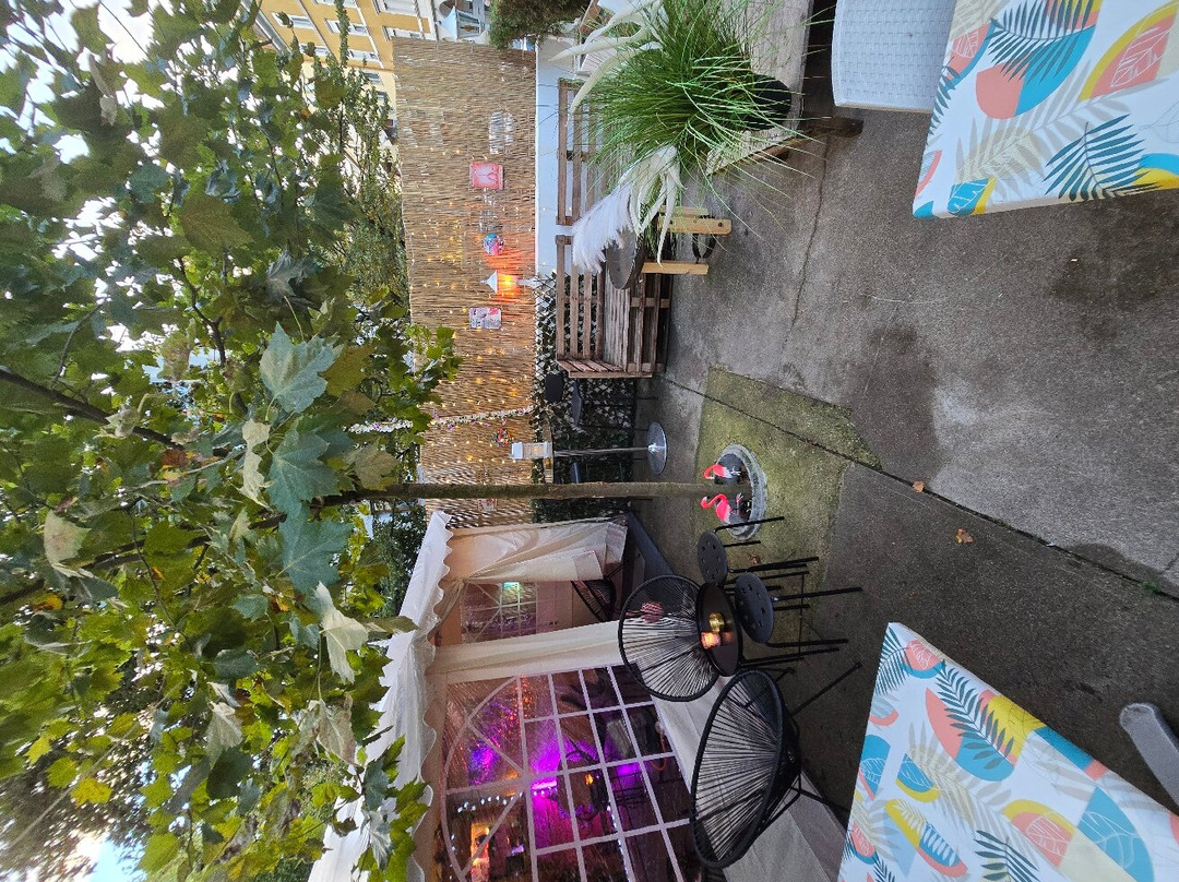 Flamingo Lounge