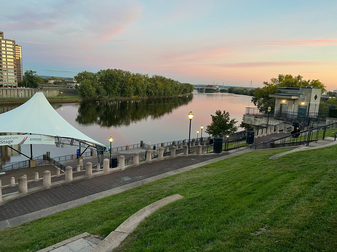Mortensen Riverfront Plaza-哈特福德必去景点
