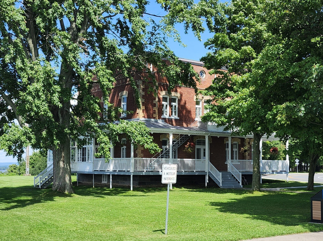St. Pierre Presbytery-Saint-Pierre-les-Becquets必去景点