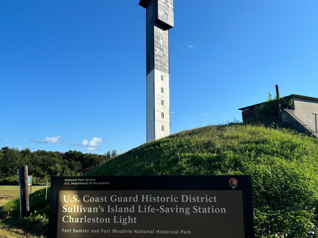 Sullivan's Island Lighthouse景点图片