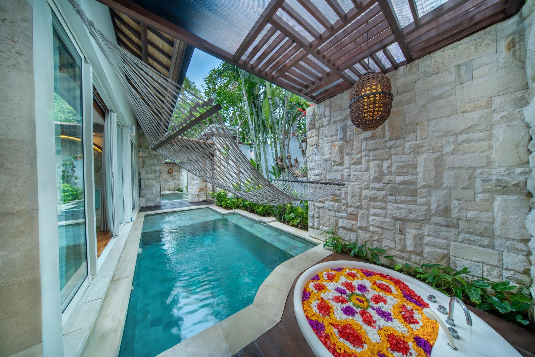 Aksari Villa Seminyak-泳池