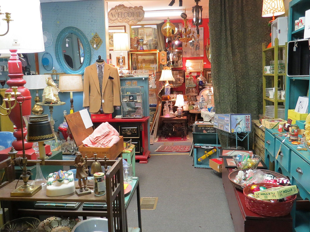 The Summit Antiques Center景点图片