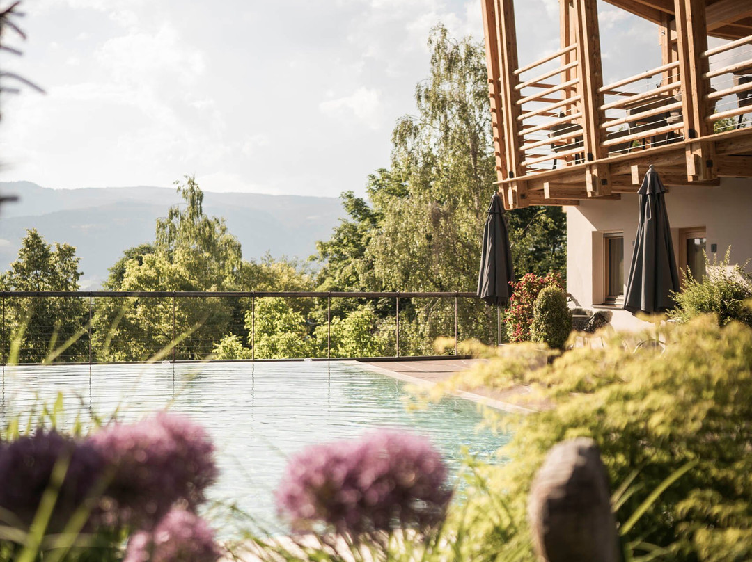 Presulis Hideaway Apartments & Restaurant主图