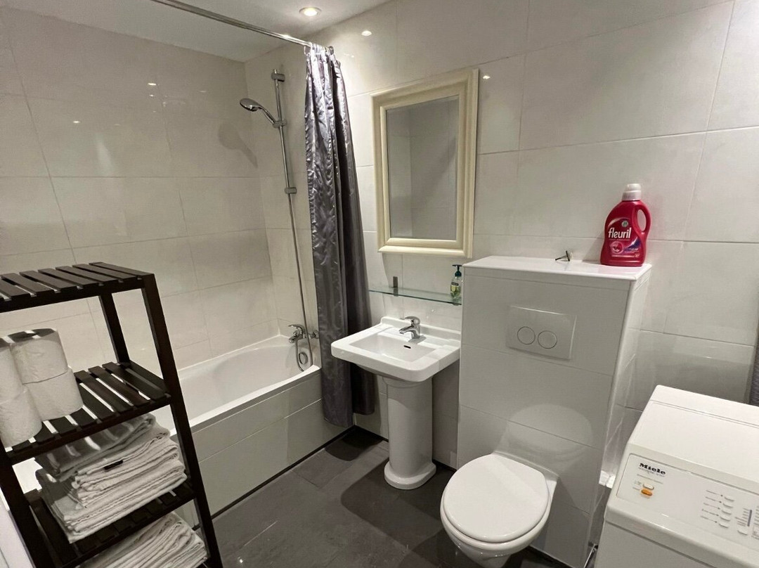 Little Amsterdam主图