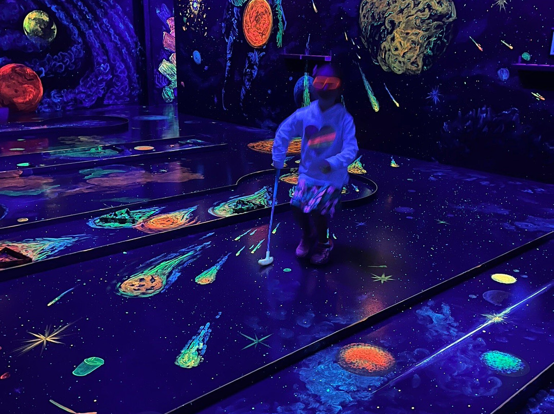 Glowing Rooms 3D Mini Golf, VR Escape Rooms & more-珀斯必去景点