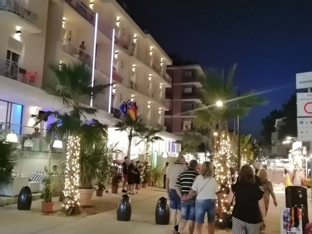 Via Dante – via dello shopping Cattolica-卡托利卡必去景点