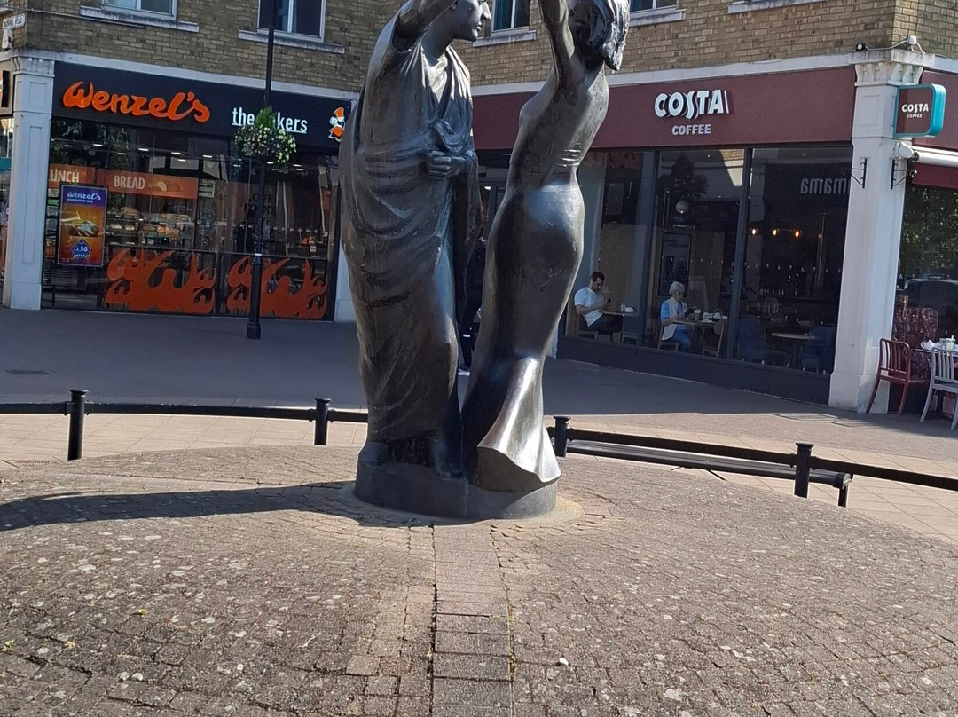 Time Contiuum Statue-斯坦斯必去景点