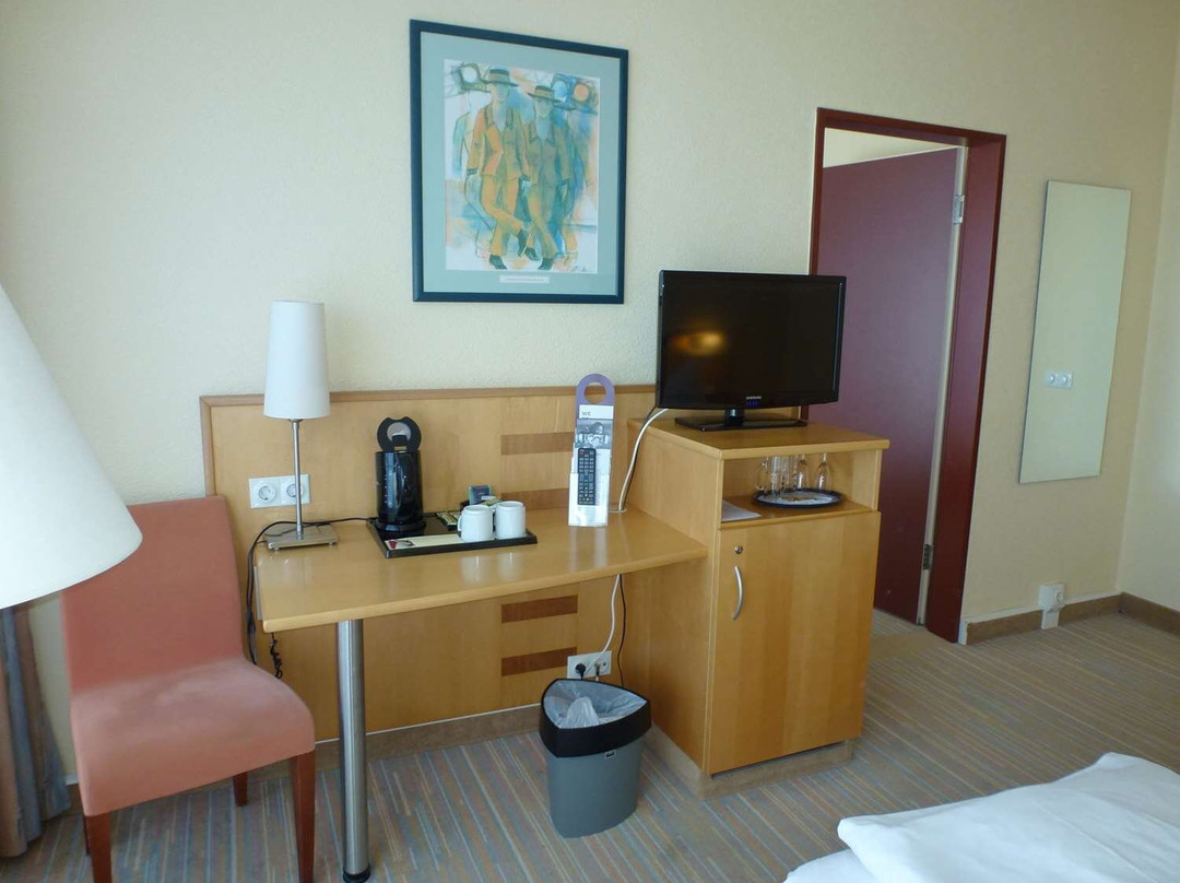 里萨德累斯顿艾尔布兰德美居酒店主图