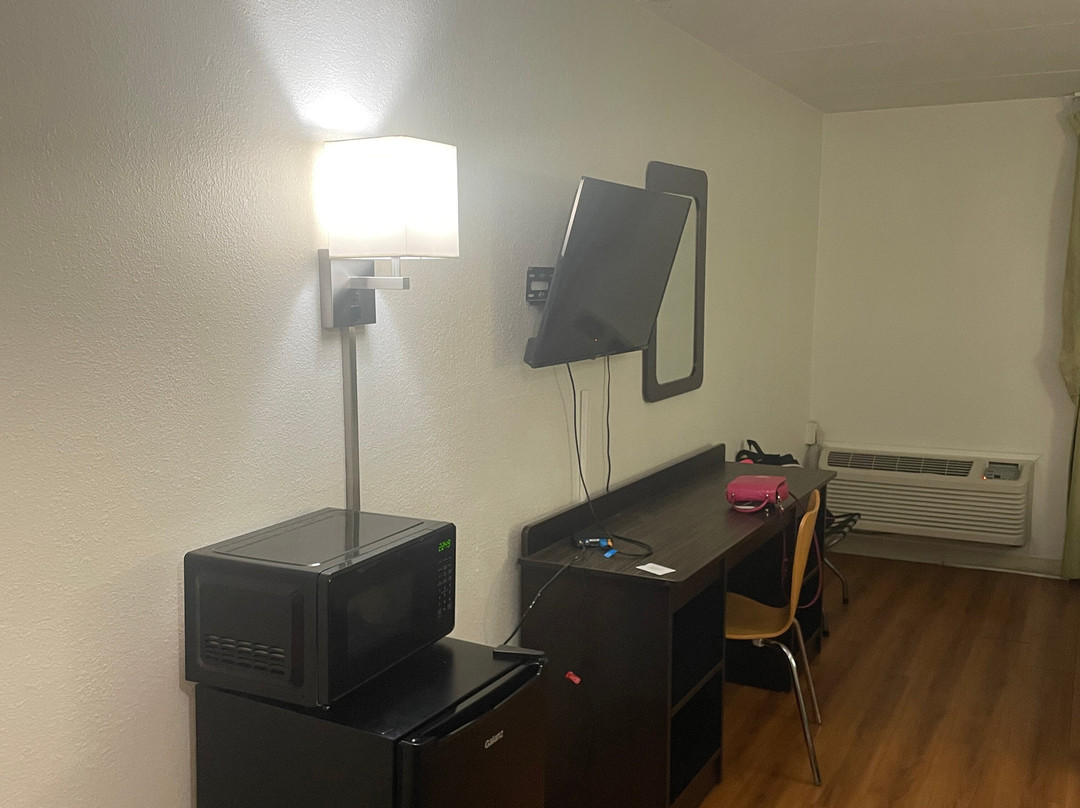 Travelodge by Wyndham Vernon CT主图