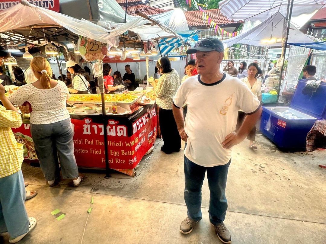 Sunday Night Market-Si Phum必去景点