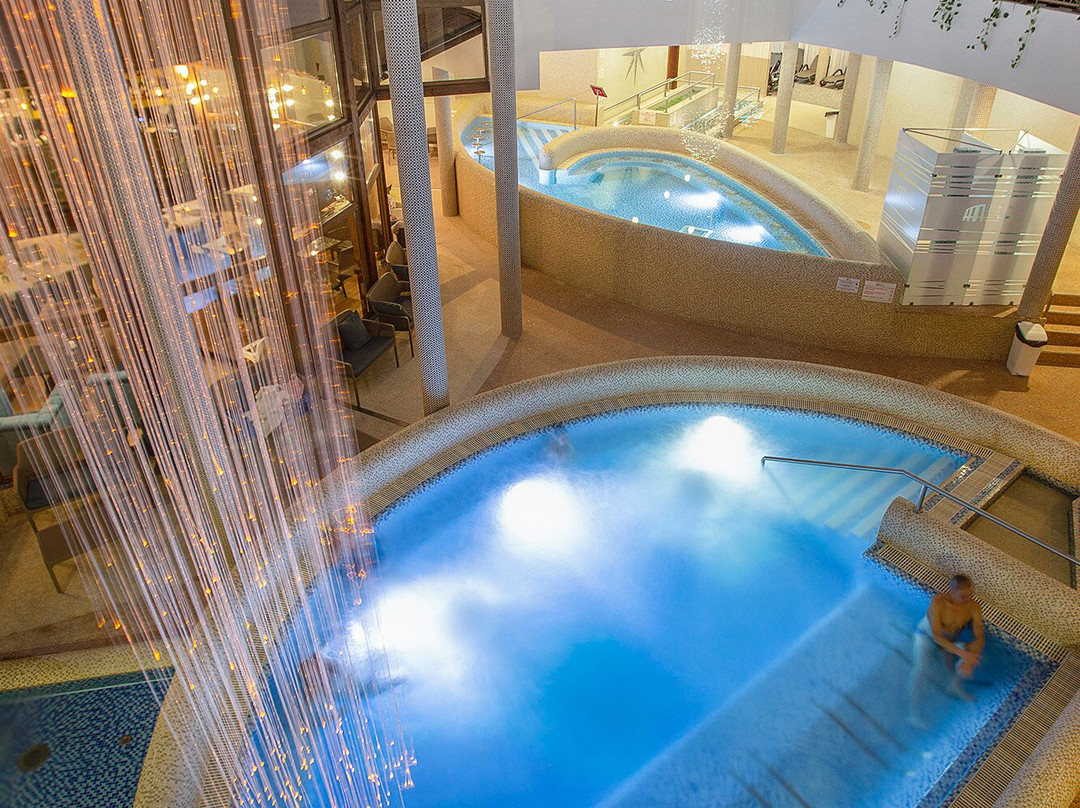 Colosseum Hotel Morahalom主图
