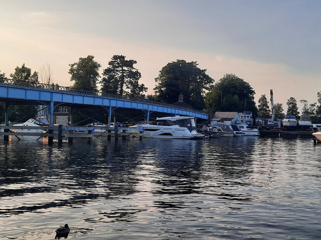 Le Boat - Chertsey-彻特西必去景点
