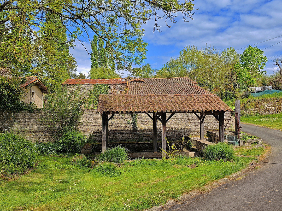 La Fontaine Et Le Lavoir De Cerzeau-Azay-le-Brule必去景点