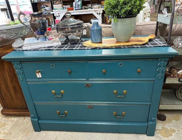 Salvage Sisters, A Repurposed Store-Baxter必去景点