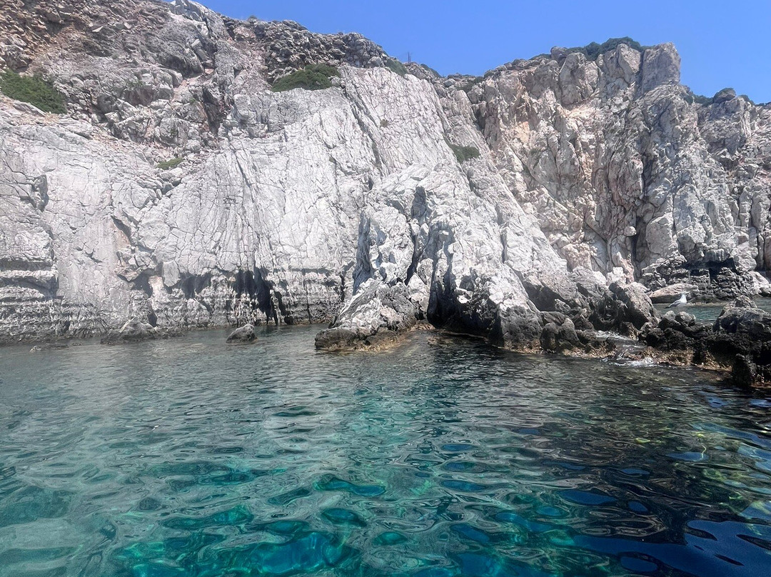 𝗕𝗹𝘂𝗲 𝗟𝗶𝗴𝗵𝘁 𝗪𝗮𝘁𝗲𝗿𝘀𝗽𝗼𝗿𝘁𝘀 𝗥𝗵𝗼𝗱𝗲𝘀-Afandou必去景点