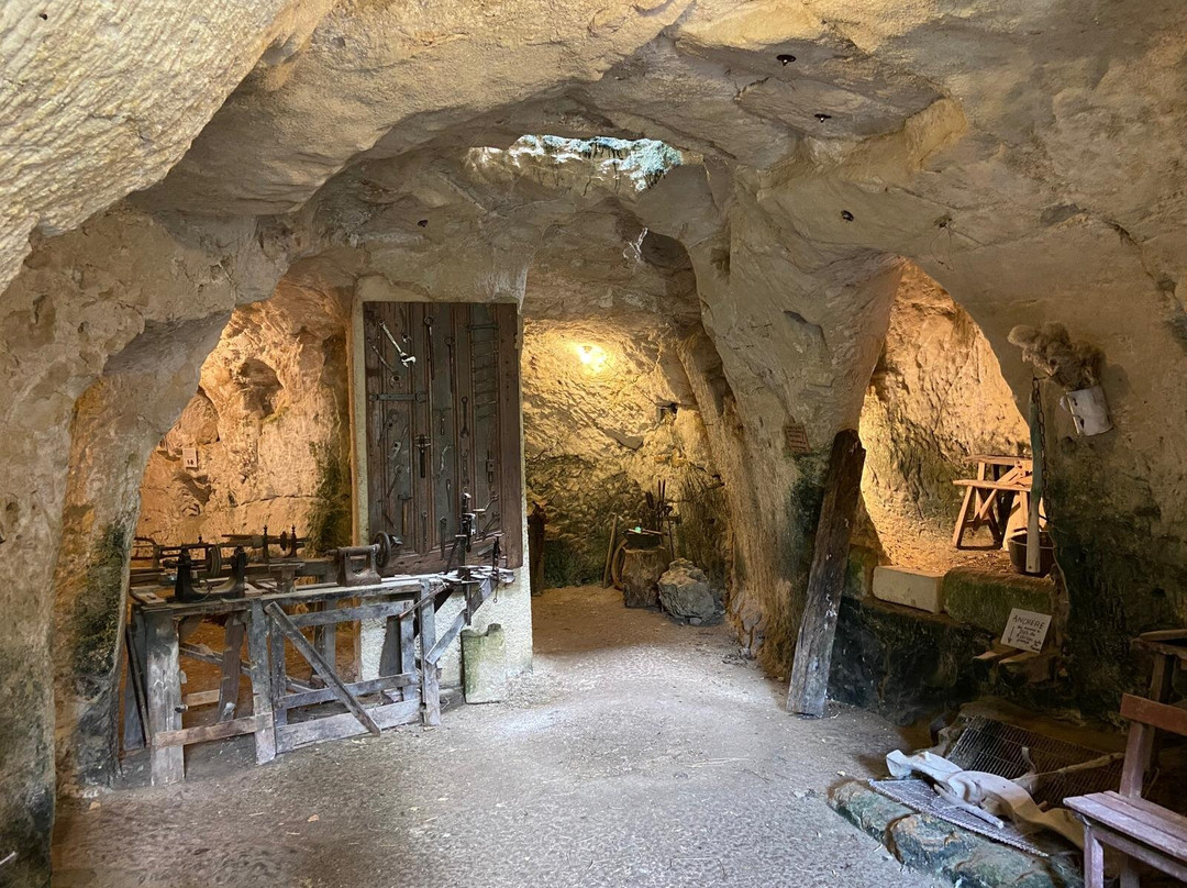 Maisons Troglodytes des Forges-Forges必去景点