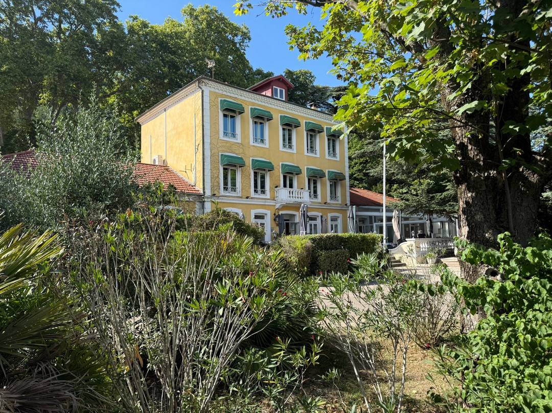 Logis Hôtel le Cèdre de Soyons主图