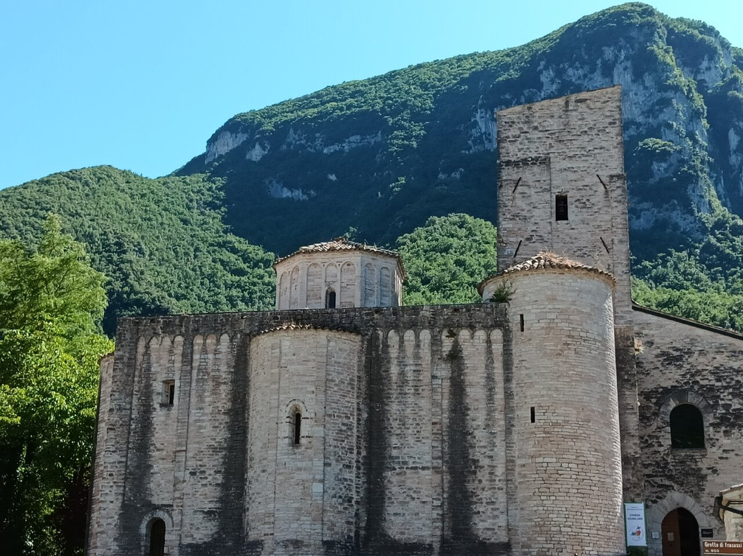 Abbazia di San Vittore delle Chiuse-Genga必去景点