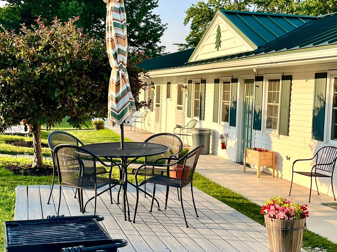 Pines Motel On Lake Erie主图