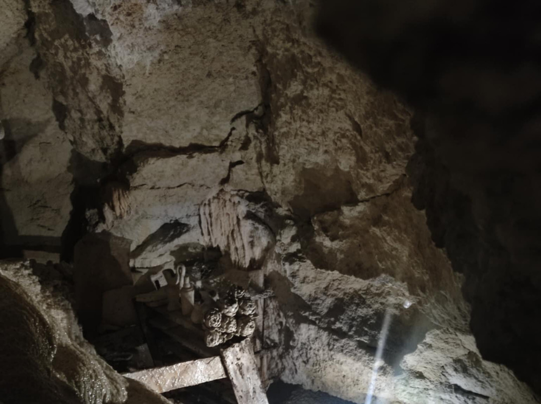 Les Grottes Petrifiantes-Savonnieres必去景点