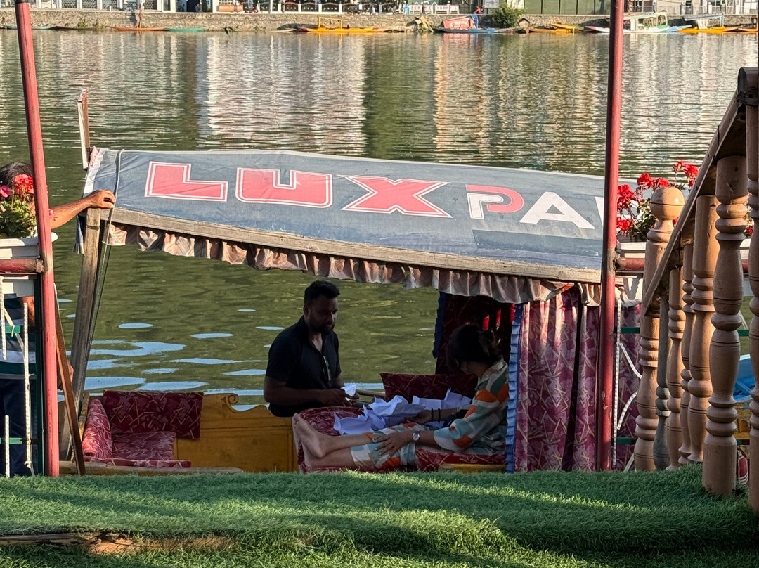 Prince of Kashmir Luxury Houseboat主图