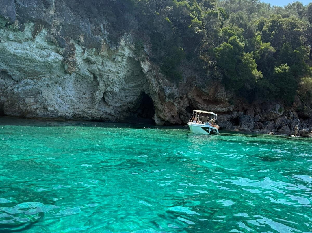 Triton Marine Tours-Paleokastritsa必去景点
