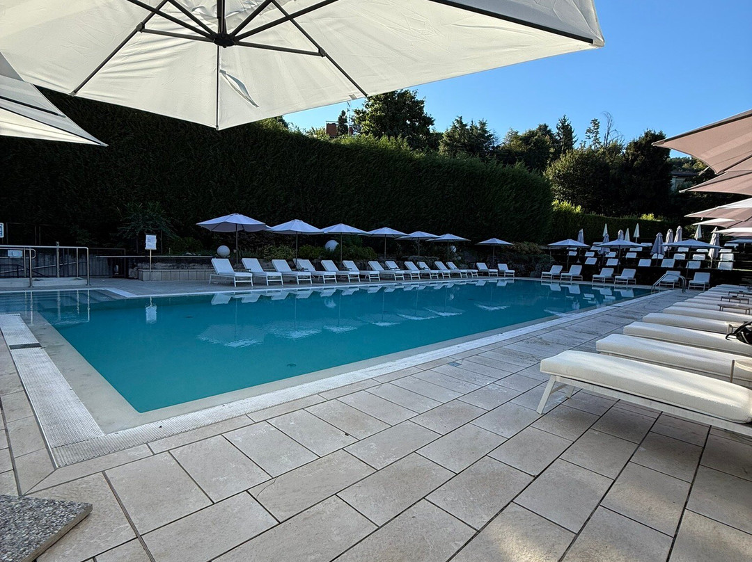 红色雷达艾里酒店主图