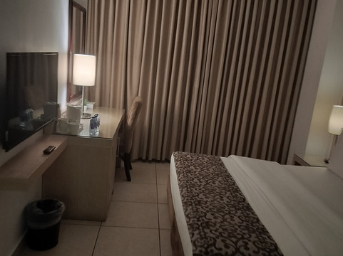 托莱多安曼酒店主图