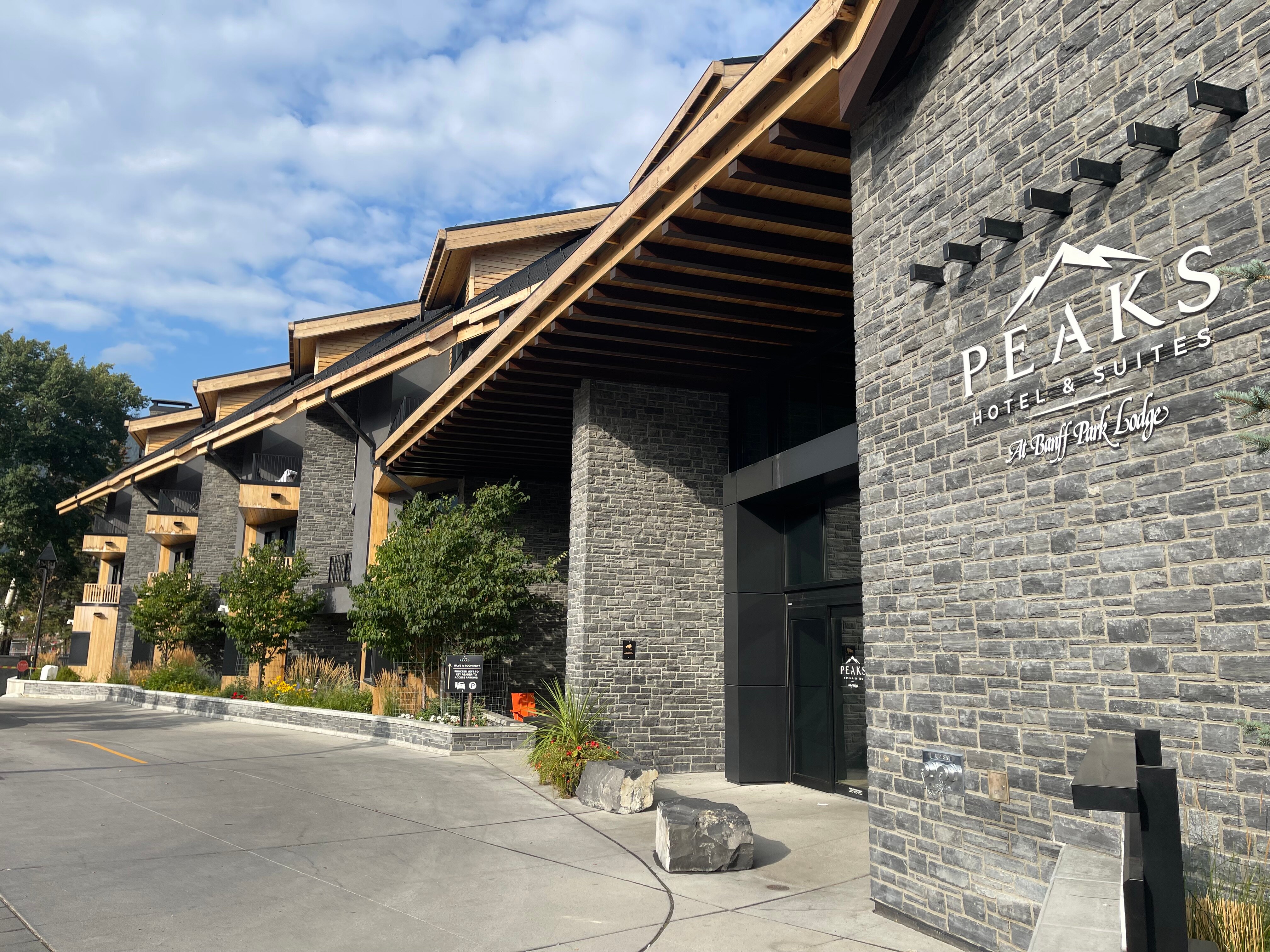 Peaks Hotel and Suites-官方