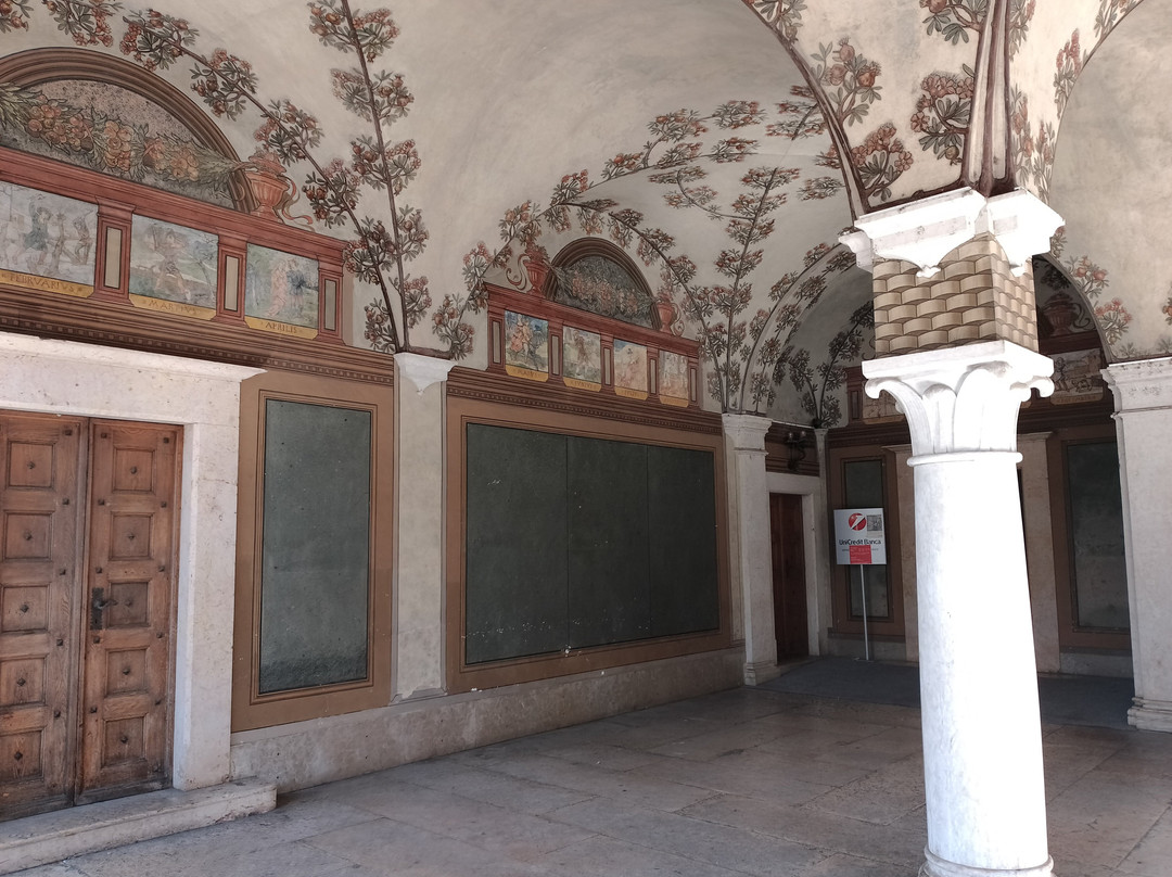 Piazza Rosmini-罗韦雷托必去景点