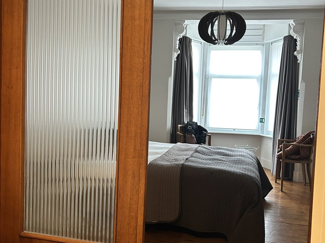 B&B Charles Cabour主图