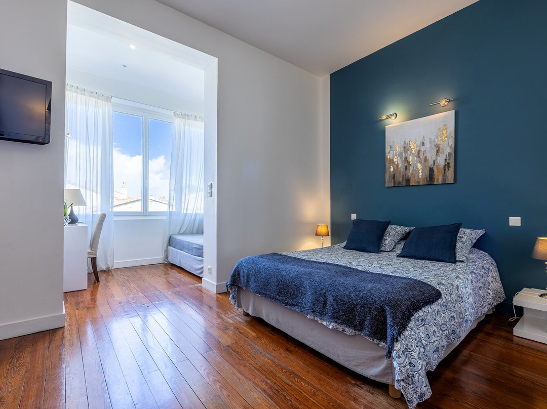 拉浩特蒙田酒店主图