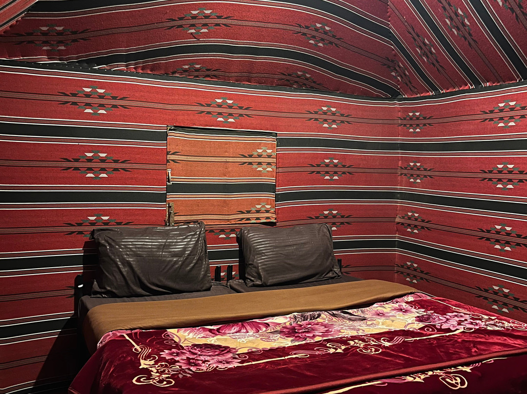 Bedouin host camp& with tour-Wadi Rum Village必去景点