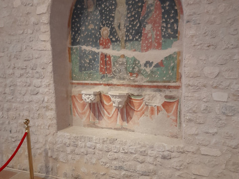 Basilica di Santa Maria di Collemaggio e Porta Santa-拉奎拉必去景点