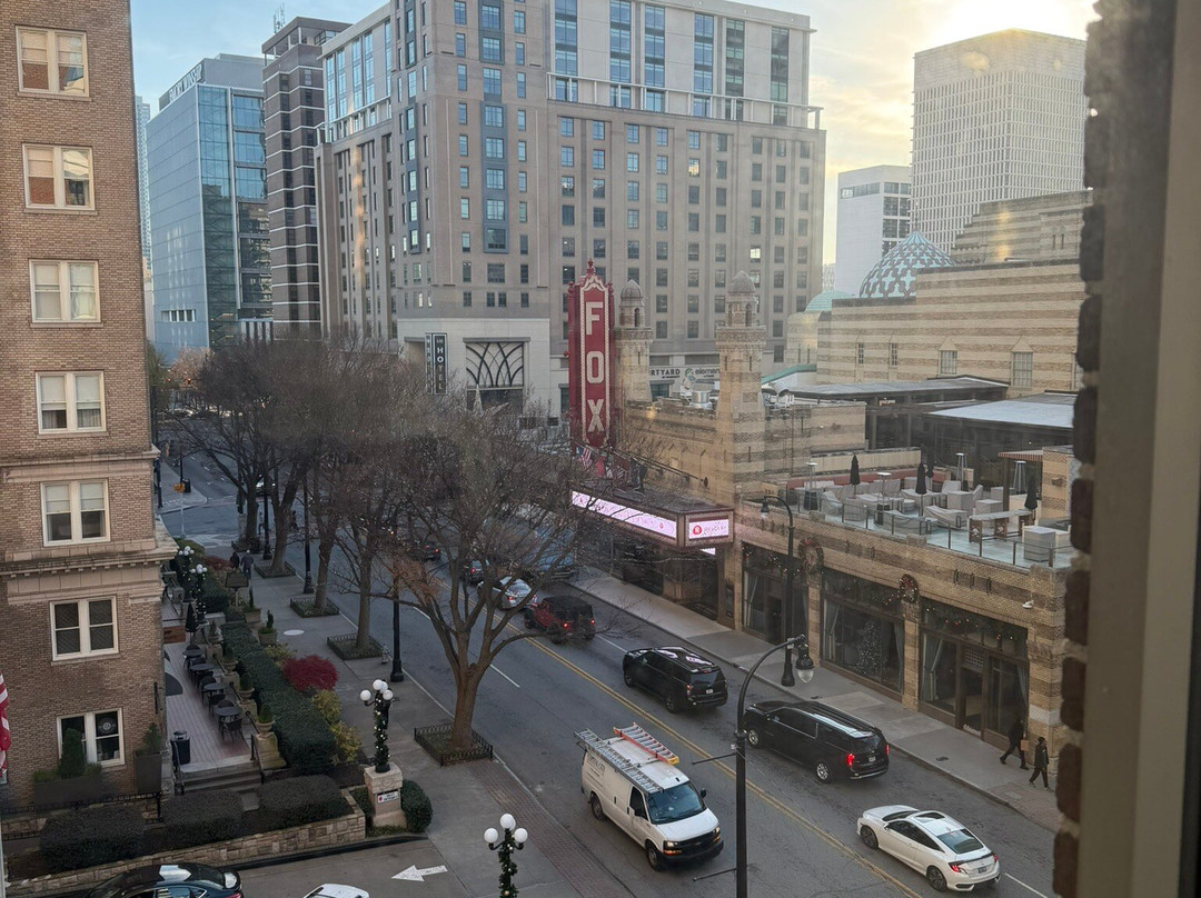 亚特兰大市中心靛蓝酒店主图