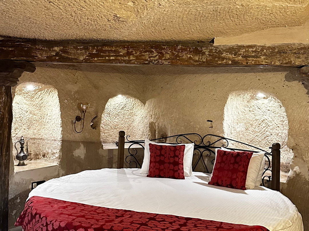 迪万岩洞酒店主图